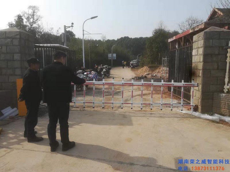 長(zhǎng)沙伸縮門,長(zhǎng)沙電動(dòng)門,長(zhǎng)沙電動(dòng)伸縮門,長(zhǎng)沙伸縮門,長(zhǎng)沙電動(dòng)伸縮門廠