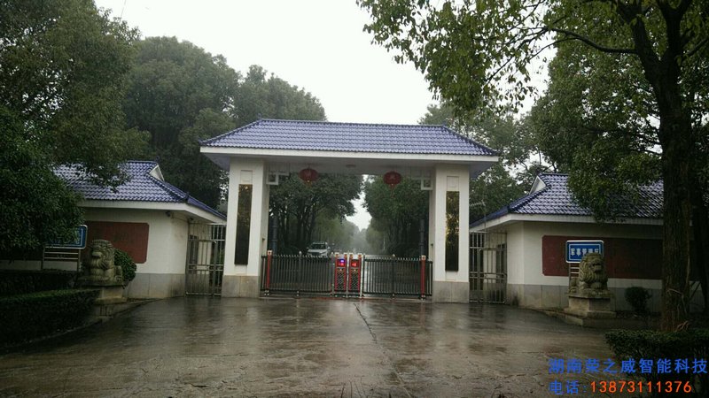 長(zhǎng)沙伸縮門,長(zhǎng)沙電動(dòng)門,長(zhǎng)沙電動(dòng)伸縮門,長(zhǎng)沙伸縮門,長(zhǎng)沙電動(dòng)伸縮門廠