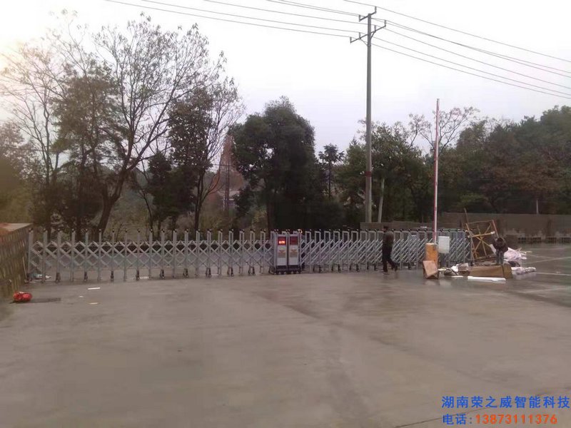 長沙伸縮門,長沙電動(dòng)門,長沙電動(dòng)伸縮門,長沙伸縮門,長沙電動(dòng)伸縮門廠