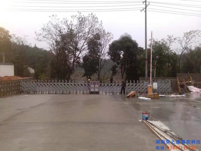 長沙伸縮門,長沙電動(dòng)門,長沙電動(dòng)伸縮門,長沙伸縮門,長沙電動(dòng)伸縮門廠