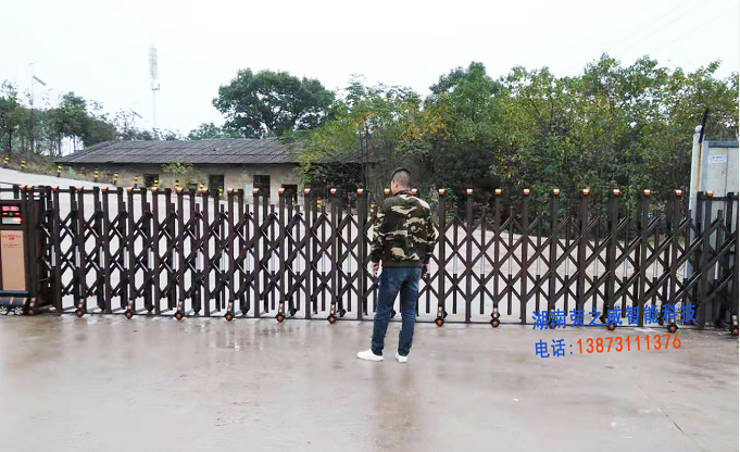 長(zhǎng)沙伸縮門,長(zhǎng)沙電動(dòng)門,長(zhǎng)沙電動(dòng)伸縮門,長(zhǎng)沙伸縮門,長(zhǎng)沙電動(dòng)伸縮門廠