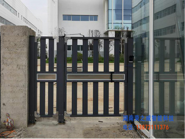 長沙伸縮門,長沙電動(dòng)門,長沙電動(dòng)伸縮門,長沙伸縮門,長沙電動(dòng)伸縮門廠
