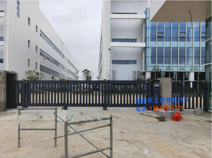 長沙伸縮門,長沙電動(dòng)門,長沙電動(dòng)伸縮門,長沙伸縮門,長沙電動(dòng)伸縮門廠