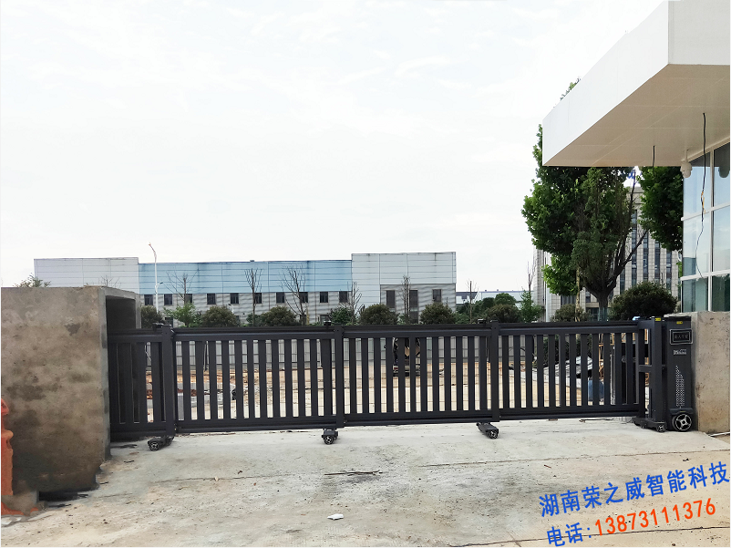 長沙伸縮門,長沙電動(dòng)門,長沙電動(dòng)伸縮門,長沙伸縮門,長沙電動(dòng)伸縮門廠